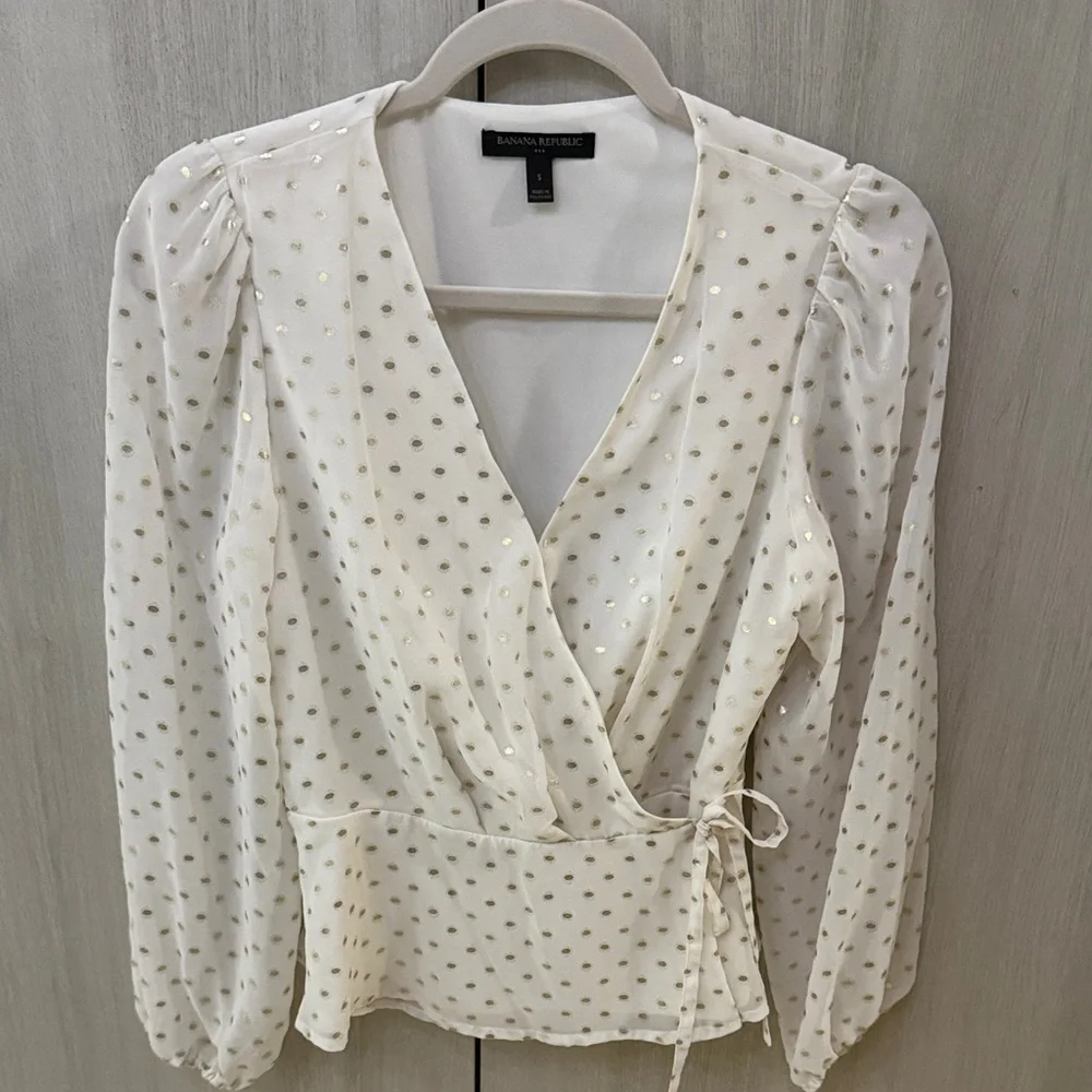 Moving Sale 🛍️Banana Republic Cream Gold Dot Wrap Blouse - Picture 1 of 7